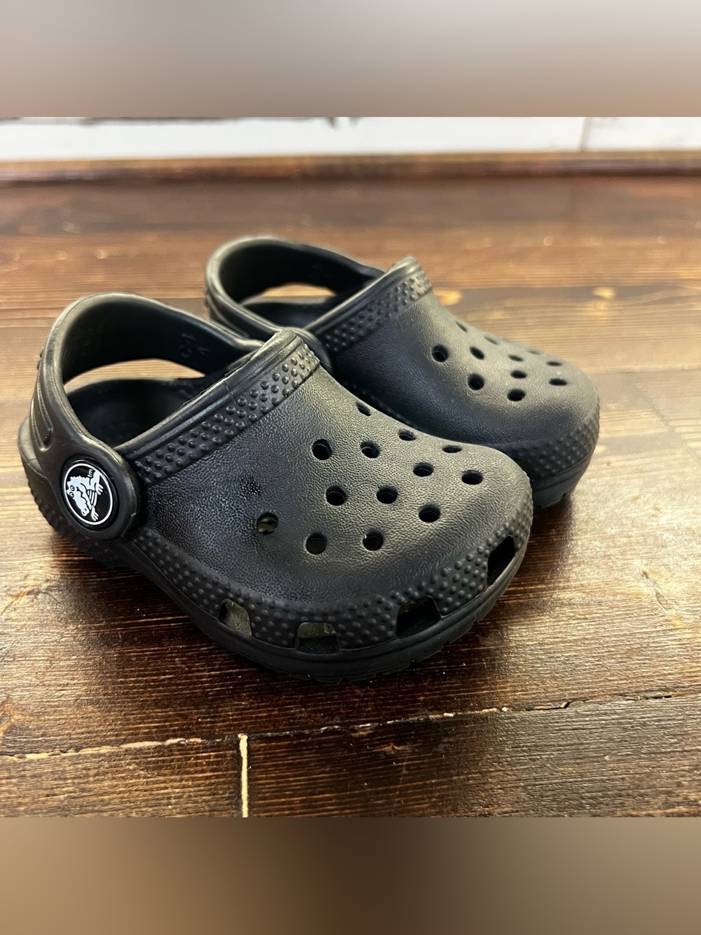 Crocs • Infant Littles Classic Clogs • Size C4 • Black